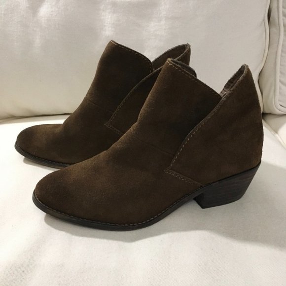 Adam Tucker Shoes - Adam Tucker Brown Suede Ankle Boots Sz 9